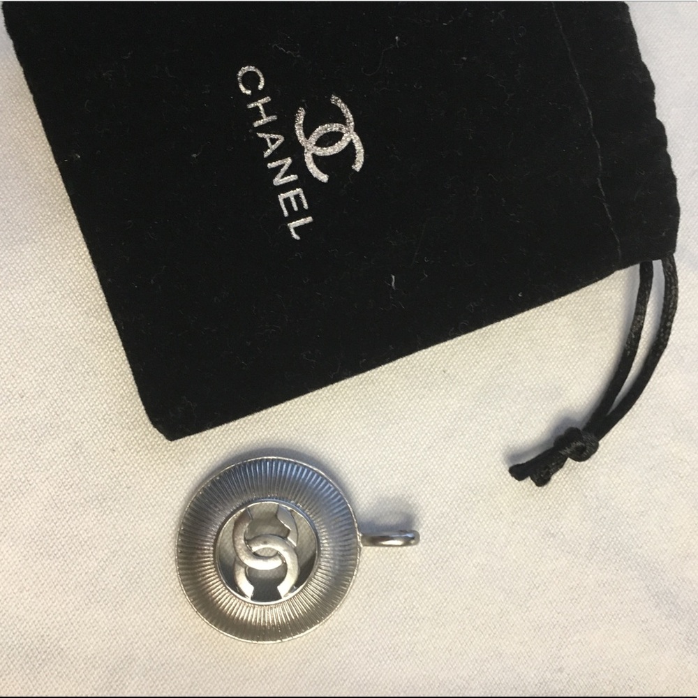 Chanel pendant